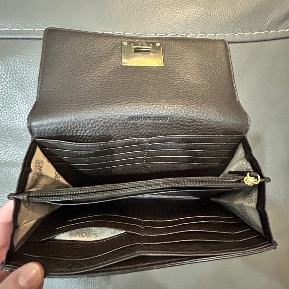 Michael Kors Brown Embossed Snakeskin Leather Wallet. GUVC - Picture 3 of 7
